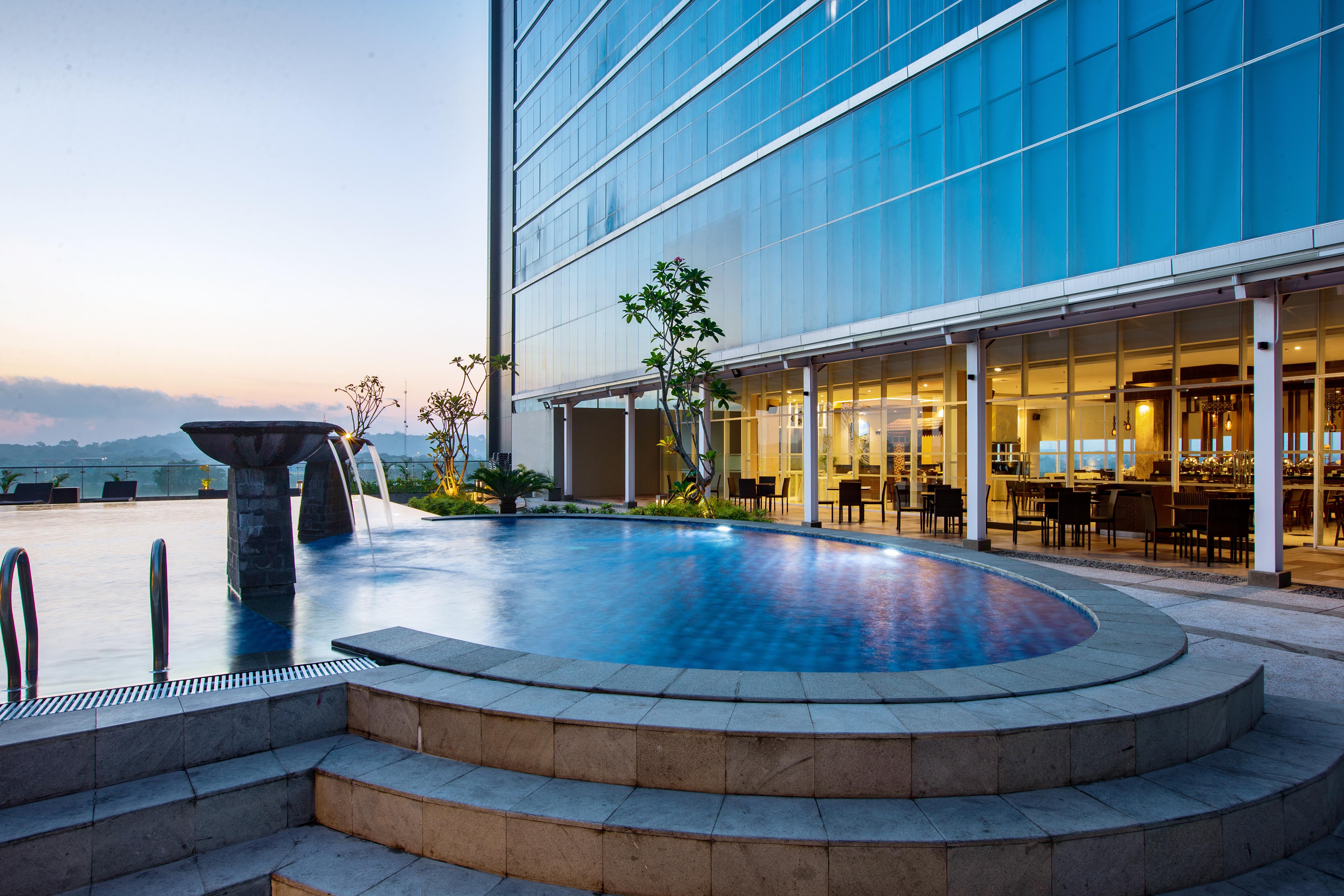 Hotel Santika Gresik Exteriér fotografie