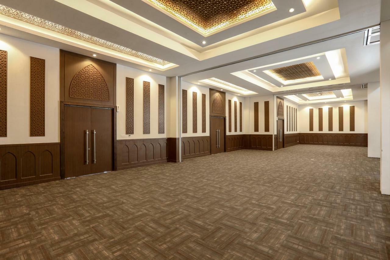 Hotel Santika Gresik Exteriér fotografie